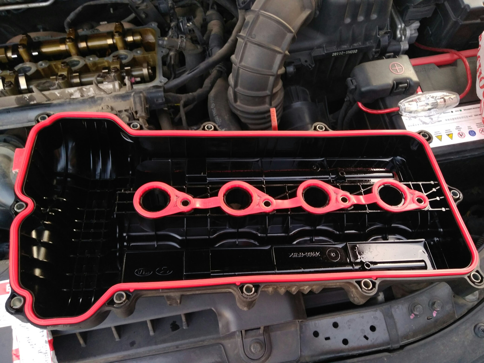 Замена прокладки крышки клапанов блока цилиндров на Ford Focus